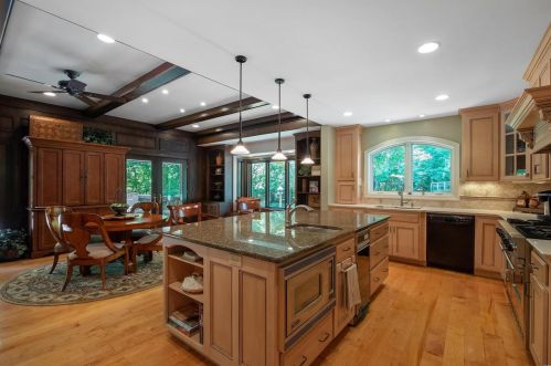 13592 Royal Glen Dr, Saint Louis MO 63131-1029 exterior