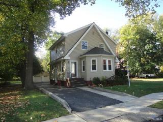 276 Tietjen Ave, Teaneck, NJ 07666-5728