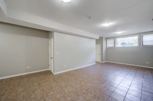 959 51 St, Chicago IL 60609-5124 exterior