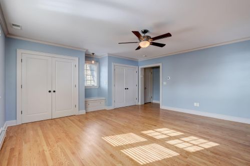 725 Lk Vw Ave, Milwaukee WI 53217-4857 exterior