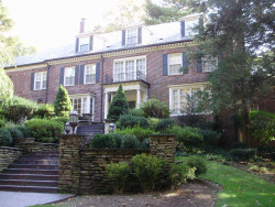 9 The Ledges Rd, Newton, MA 02459-2072