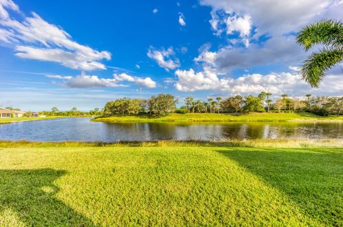 10102 Chadwick Dr, Fort Pierce FL  34987-2420 exterior