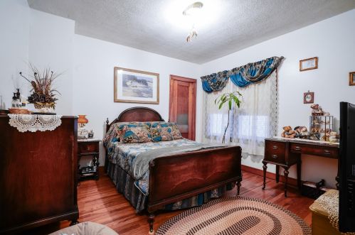 1437 Fremont Ave, Grand Rapids MI 49504-3017 exterior