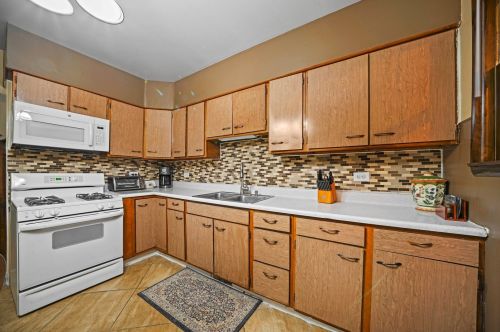 2230 Kenneth Ave, Chicago IL 60652-3531 exterior