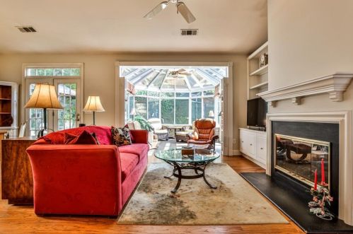 335 Craighead Dr, Atlanta GA 30319-1086 exterior