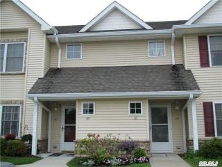 48 Morley Cir, Huntington Station NY  11747-4842 exterior
