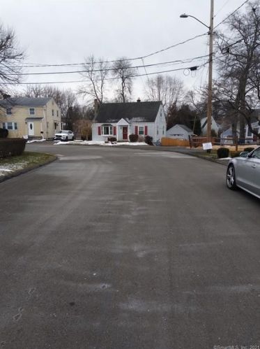 12 Winfield Ct, Norwalk CT 06855-2117 exterior