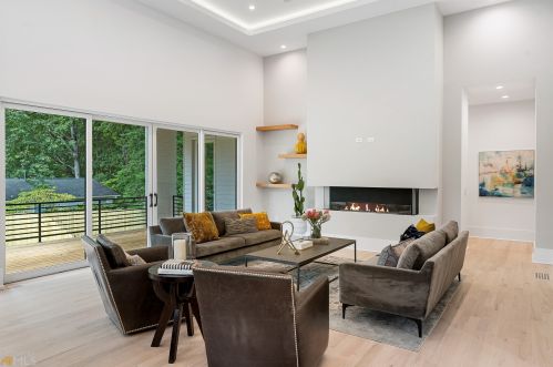 3986 Ashford Dunwoody Rd, Atlanta GA 30319-2002 exterior