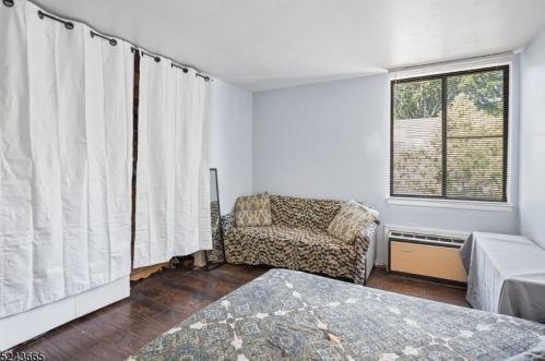 684 Irvington Ave, Maplewood NJ 07040-1623 exterior