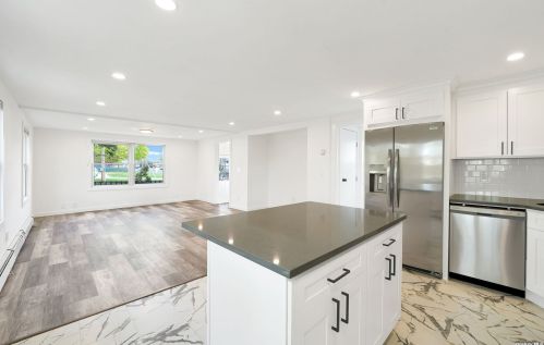 936 Harding St, Bohemia NY 11716-2102 exterior