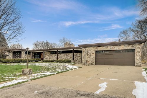 8660 Kildeer Ct, Milwaukee WI 53209-1320 exterior