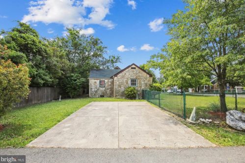 3432 Memorial St, Alexandria VA 22306-1548 exterior