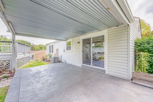 147 Cranbrooke Dr, Moon Twp PA  15108-9118 exterior