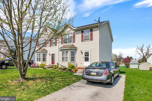821 Logan Ln, Hanover, PA 17331-7811
