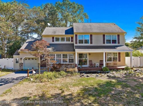 19 Glenwood Dr, Berkeley Township NJ 08721 exterior