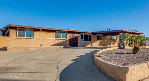 9161 Creek St, Tucson, AZ 85730-2121