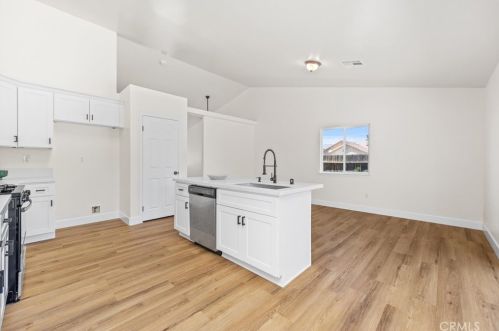 8802 Domingo St, Bakersfield CA 93313-5803 exterior