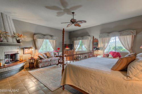 1021 Msn Twin Buttes Rd, Green Valley AZ 85622-8320 exterior