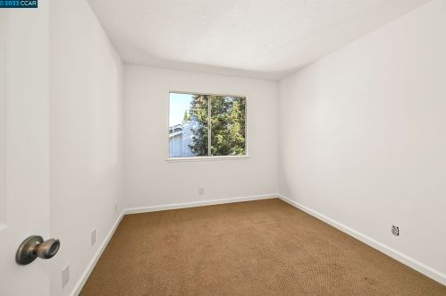 724 Court Ln, Concord CA 94518-1743 exterior