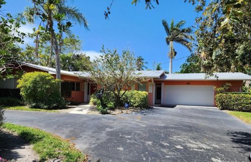 649 Bougainvillea Rd, Naples FL 34102-5545 exterior