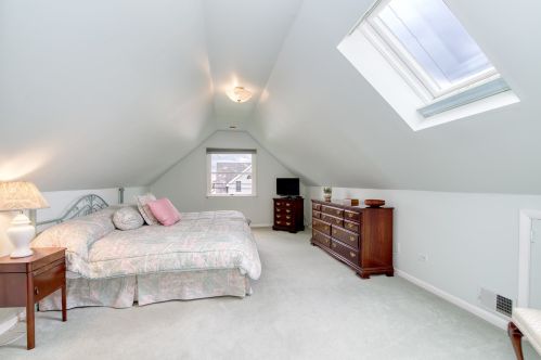 6955 Seward St, Niles IL  60714-3018 exterior