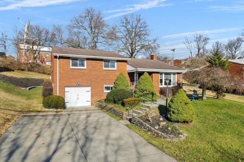 1300 Blue Jay Dr, Pittsburgh PA  15243-1206 exterior