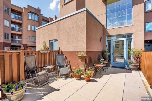 315 Livingston Ct, Edgewater NJ 07020-1639 exterior