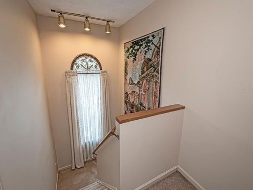 651 Newport Dr, Pittsburgh PA  15235-3226 exterior