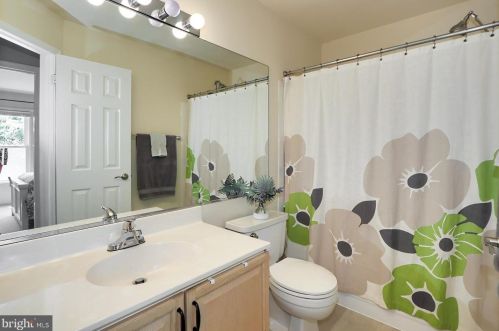 5324 Buxton Ct, Alexandria VA 22315-4761 exterior