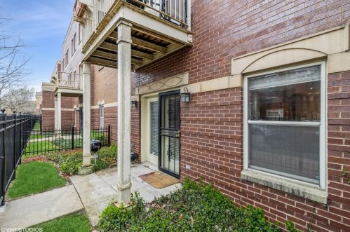 803 41st St, Chicago IL 60653-2490 exterior