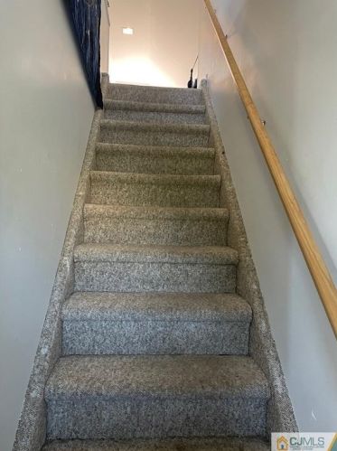 20 Suydam Ave, Edison NJ 08817-3526 exterior