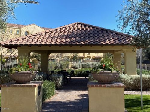 7084 Ivanhoe St, Chandler AZ 85226-0804 exterior