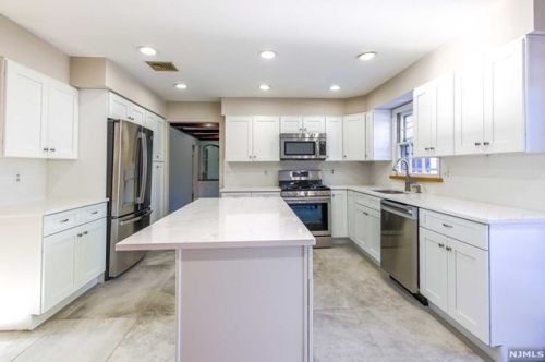 63 Grandview Ave, Upper Saddle River NJ  07458-2134 exterior