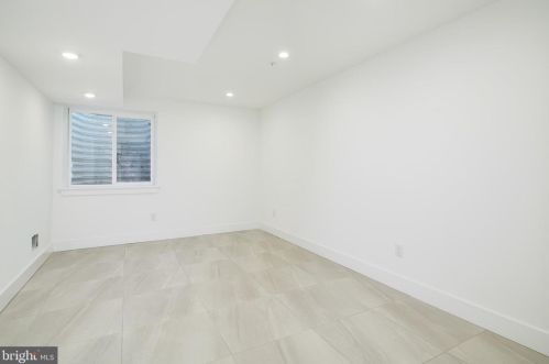 1827 Manton St, Philadelphia PA 19146-2923 exterior