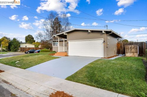 2796 Courtland Dr, Concord CA  94520-4720 exterior