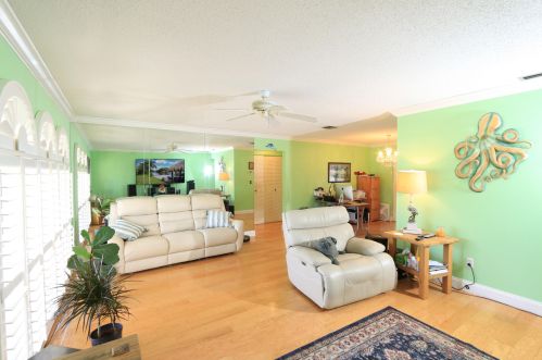 727 Calmoso Dr, Fort Pierce FL 34983-2208 exterior