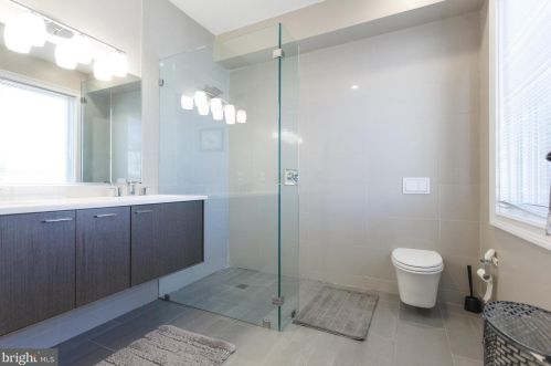 1026 Leithgow St, Philadelphia PA 19123-1421 exterior