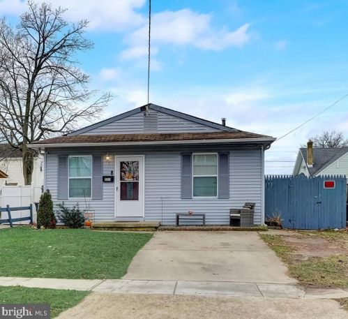 521 River Dr, Camden, NJ 08110-2917