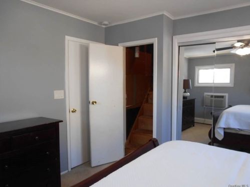 46 Oakley Dr, Huntington Station NY 11746-3116 exterior