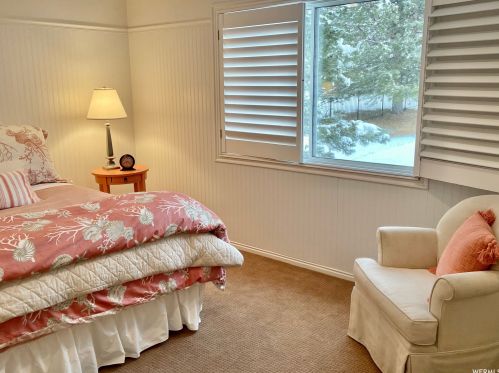 36 Lone Holw Dr, Sandy UT 84092-5530 exterior