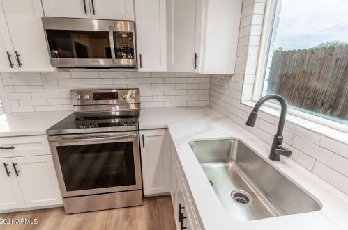 1214 Desert Cove Ave, Phoenix AZ  85020-1108 exterior