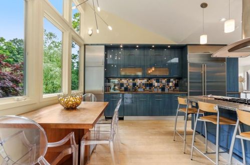 10 Hockanum Rd, Westport CT 06880-2121 exterior