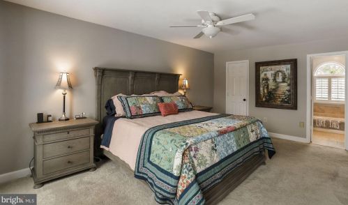 19840 Meredith Dr, Rockville MD 20855-2426 exterior