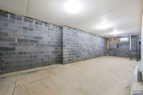 81 Trommel Dr, Mahwah NJ 07430-1533 exterior