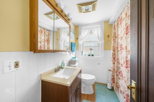 5741 Washtenaw Ave, Chicago IL 60652-2813 exterior