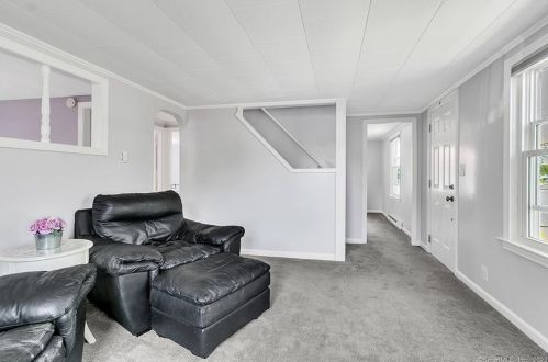 6 Brainard Rd, Enfield CT 06082-1941 exterior