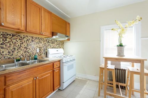 216 6th Ave, Mount Vernon NY 10550-1119 exterior