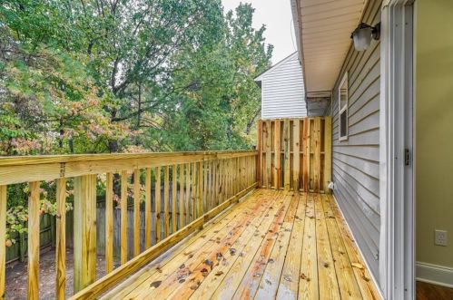 7058 Oakhill Cir, Austell GA 30168-6856 exterior