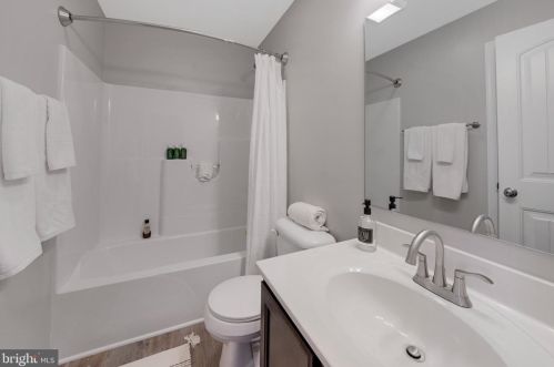 38 Overlook Dr, Hanover PA 17331-9136 exterior