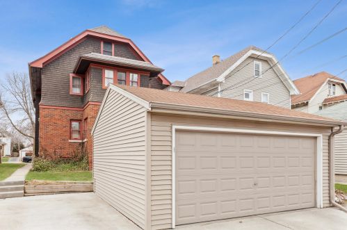 3822 Maryland Ave, Milwaukee WI 53211-2430 exterior